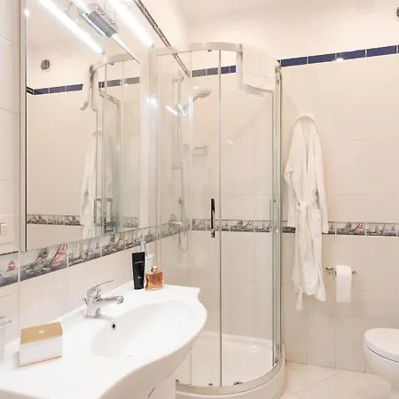 Tofani - Luminoso Con Terrazzo Panoramico * Сорренто