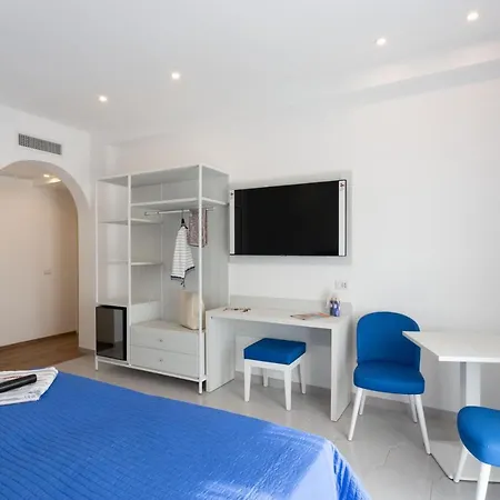 Tofani - Luminoso Con Terrazzo Panoramico Сорренто